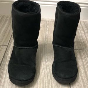 Ugh Black Short Boot Size 8